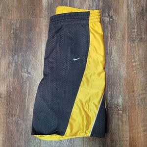 Mens L Nike basketball shorts